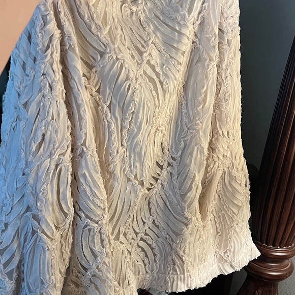NWT S. Deer Textured Elegant Bell sleeve Blouse Size XL Excellent Condition - Picture 5 of 12